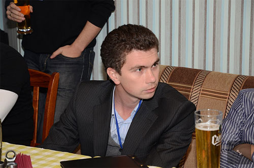 Денис Овчаров проводит мастер-класс на встрече Хабрахабр